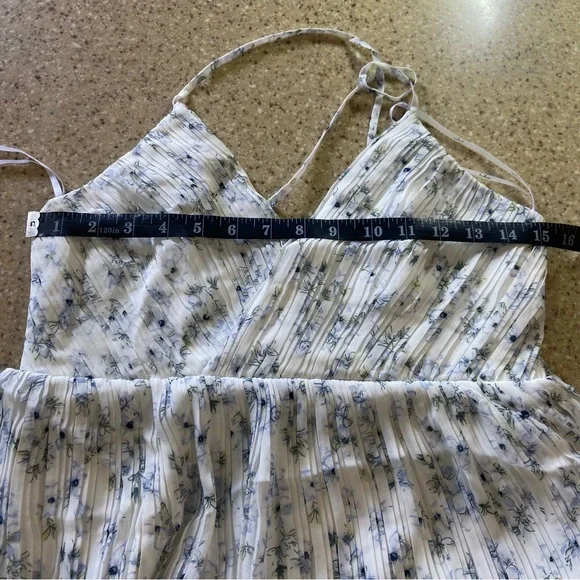 NWOT Lulus Petal Party White Floral Print Plisse Surplice Midi Dress - Picture 7 of 14